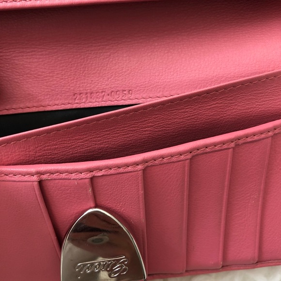 Gucci Guccissima Embossed Wallet - Picture 7 of 8